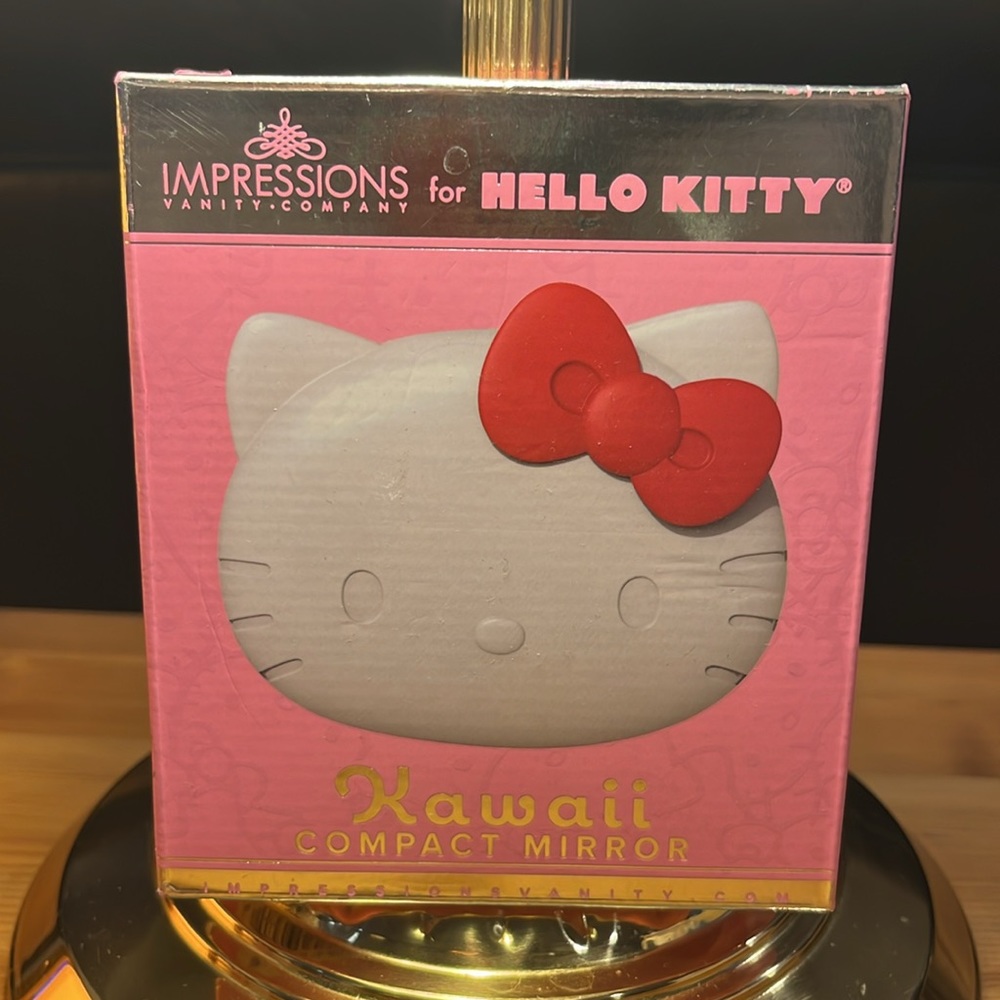 NIB New Impressions Vanity Hello Kitty Compact Mirror Touch Sensor Switc…